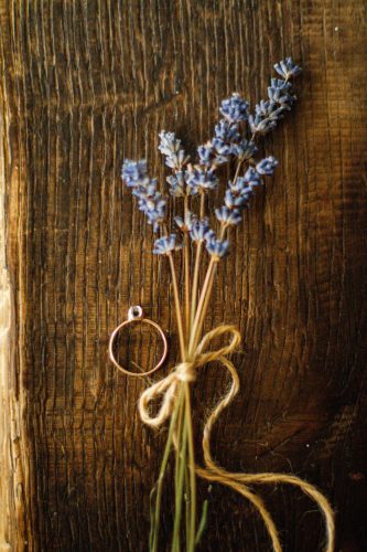 grounding-herb-lavender-on-wooden-surface